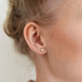 18k-yellow-gold-one-diamond-studs-earrings-sophie-by-sophie