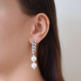 Rhodium plated brass w. White pearl